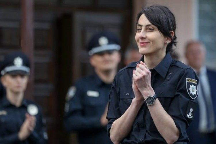 Дякуємо, Мамо, – чернівецькі патрульні зворушливо попрощалися з Хатією Деканоїдзе
