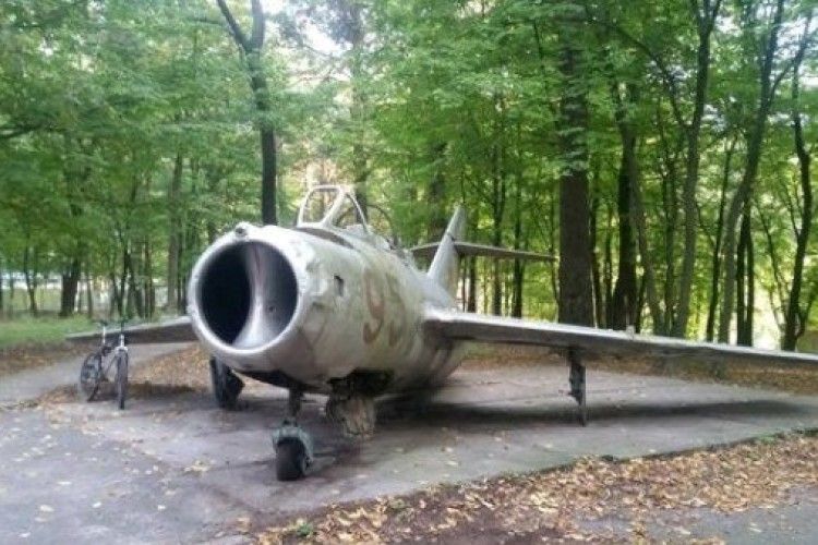 Авіатори Волині просять владу реставрувати літаки, що знаходяться в Луцьку та Гаразджі й надати їм статус пам’яток історії
