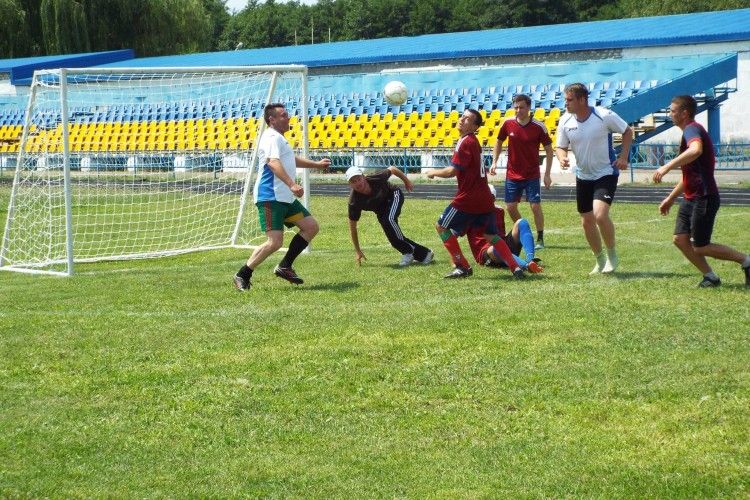  На Луганщині нацгвардійці і прикордонники змагалися з місцевим населенням... на футбольному полі