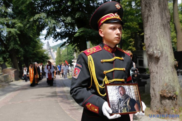 300 провідних акторів Європи вшанували видатного оперного співака, який загинув в АТО
