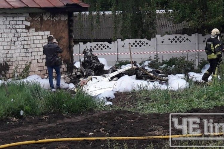 На Чернігівщині розбився літак – упав просто на сільське подвір’я