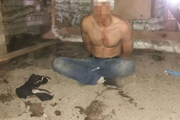 Грабіжника затримали на горищі із мільйонами в пакеті (фото)