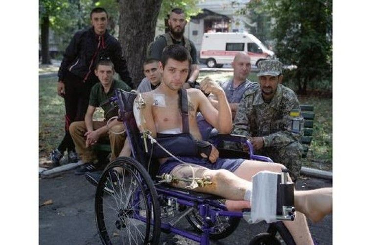 Проект українського фотографа Чекменьова зі знімками поранених воїнів зібрав близько 400000 доларів