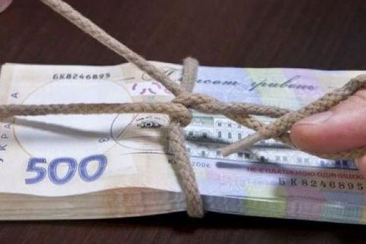 Знай наших: волинянка обвела навколо пальця 123 особи і видурила у них 1 мільйон 261 тисячу гривень