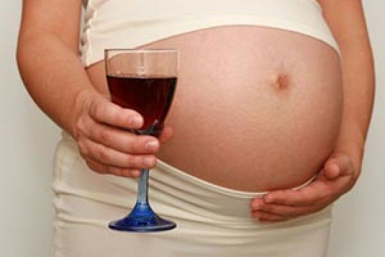 СПЕРШУ НАПИЛАСЯ, А ТОДІ — В ПОЛОГОВИЙ