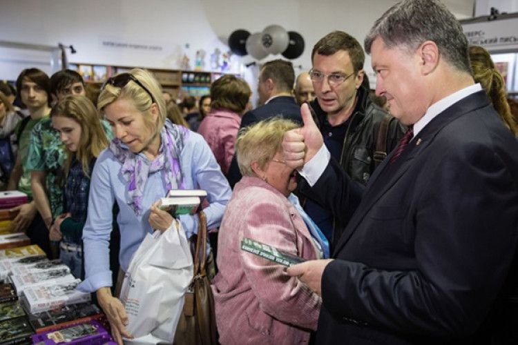 «Ризиковий він хлопець»: Порошенко пішов у супермаркет за покупками