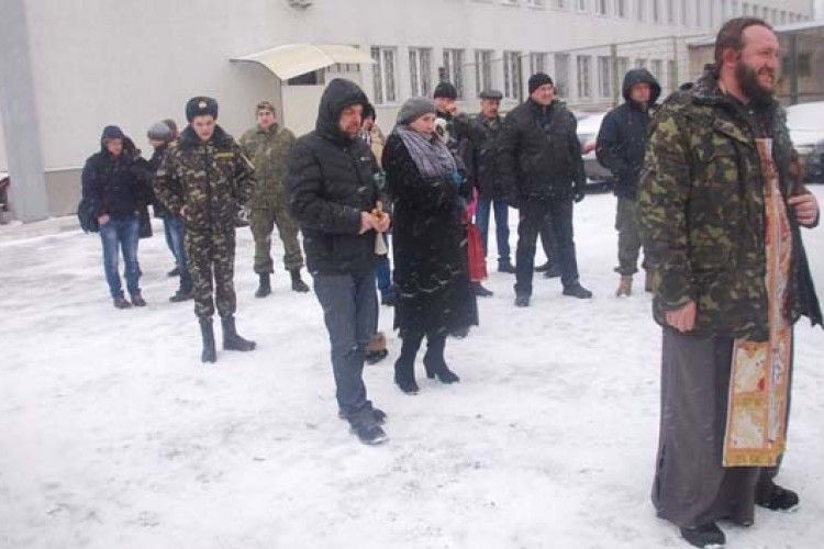 Бійці спецпідрозділу «Світязь» відправилися у зону АТО зі своїм духовним наставником