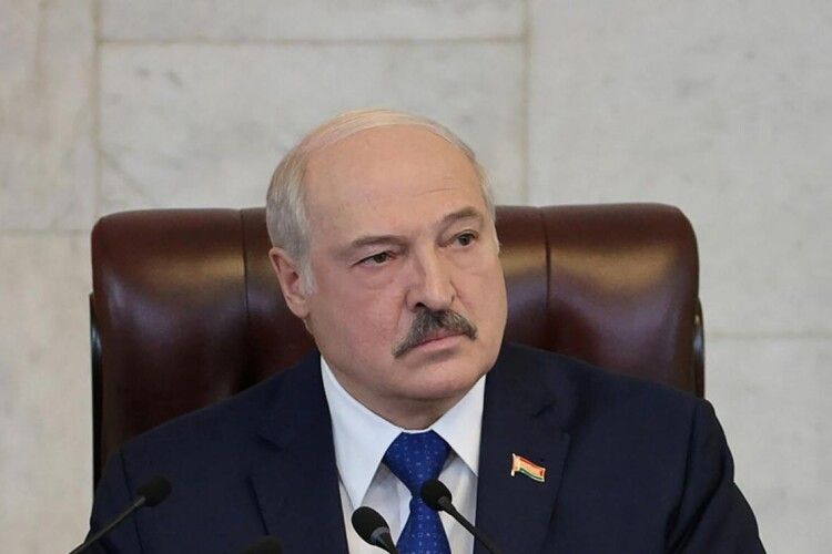 Лукашенко розповів білоруським онкологам, що коронавірусом можна лікувати рак