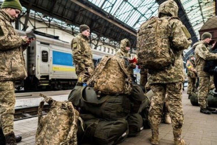 В Україні хочуть продовжити воєнний стан і мобілізацію