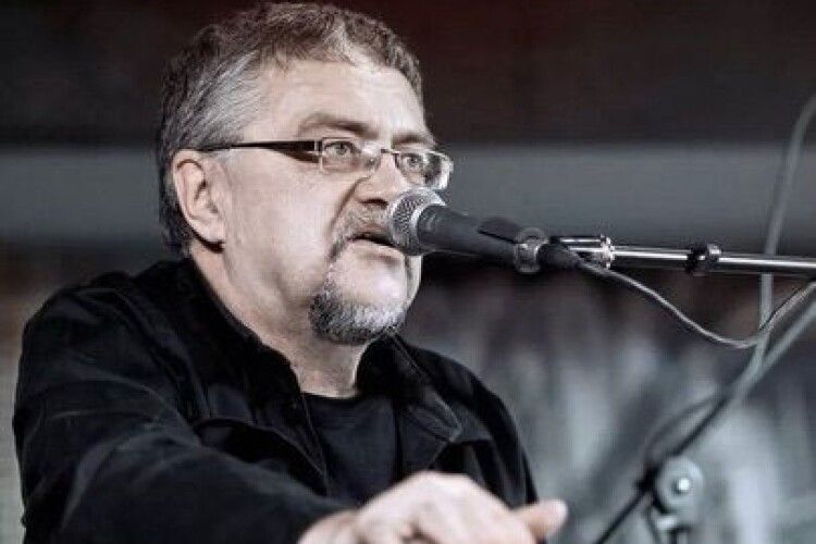 Проводжали оплесками: у Володимирі попрощались із музикантом Сергієм Шишкіним 