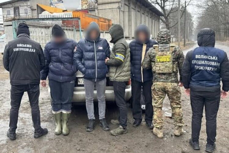 На Волині викрили злочинну групу, яка переправляла ухилянтів через кордон