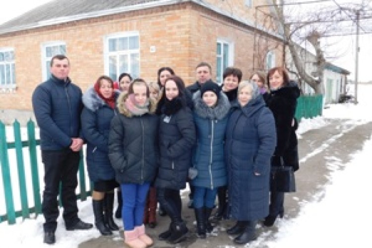 Сестрички з Рожищенського району, що живуть без батьків, мають тепер новий дім