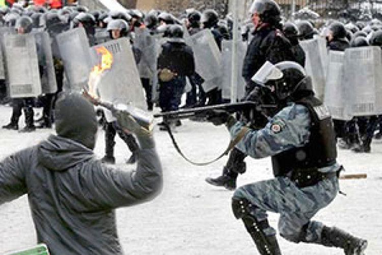 ЗАГЛЯДАЮЧИ ЗА КРАЙ