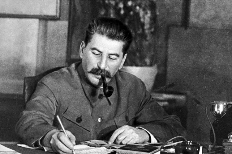 У сусідів остаточно поїхав дах: 51% росіян висловили захоплення постаттю Сталіна...