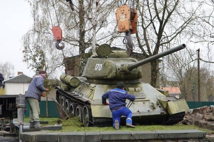 Демонтувати у Володимирі танк-пам’ятник спонукали литовці