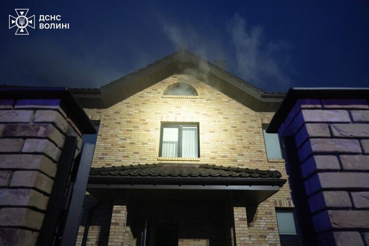 Вчасно приїхали: в Підгайцях біля Луцька пожежники не дали згоріти хаті