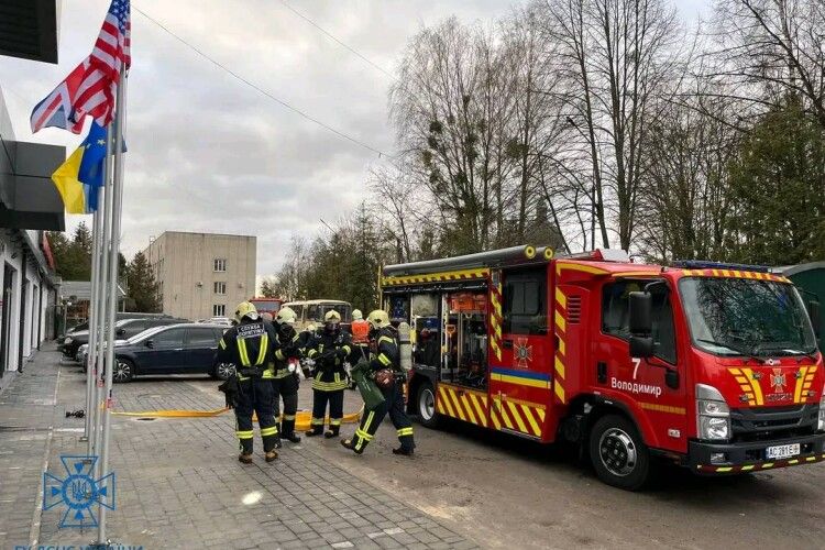 «Пожежа на першому поверсі»: в райлікарні на Волині було багато рятувальників