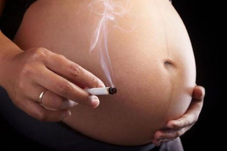 В Україні вагітним жінкам хочуть заборонити смалити папіроси