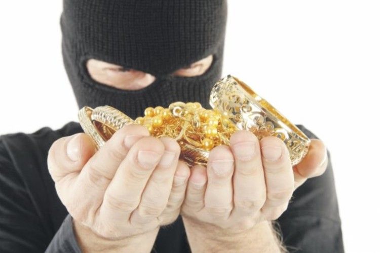 Волинянка не зачинила двері – і позбулася прикрас на 27 000 гривень