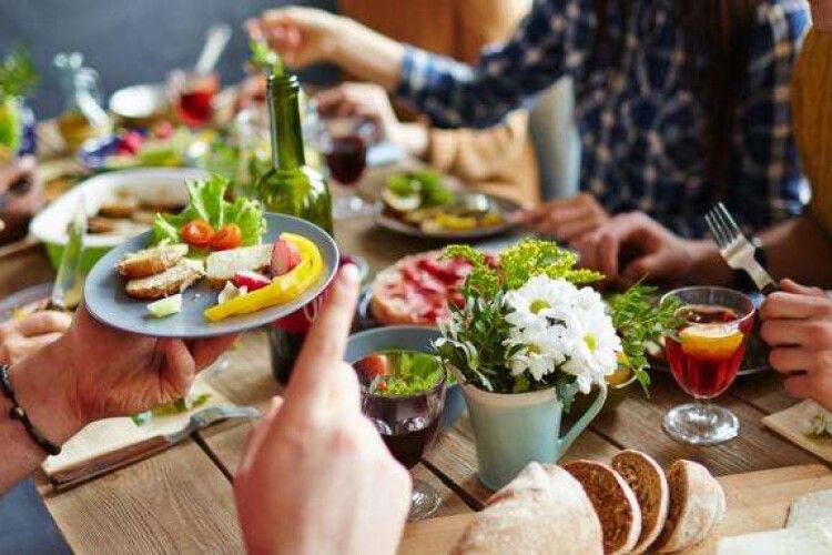 Корисні поради: Що робити, щоб їжа зі святкового столу не пропала?