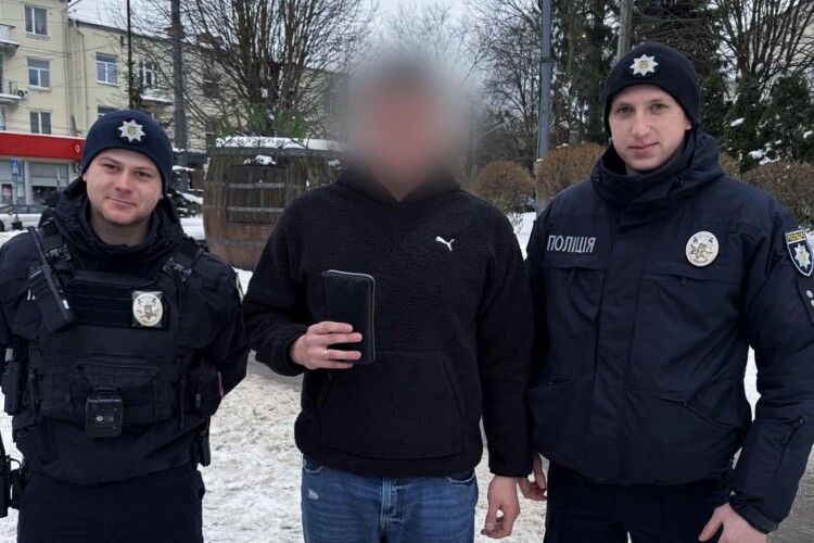 Втрачений гаманець повернувся до власника завдяки волинському поліцейському