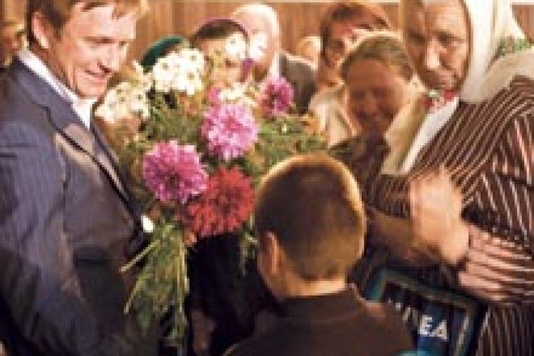 ЖИТЕЛІ БІЛИНА ПРОСЯТЬ ДОПОМОГТИ ЗБУДУВАТИ ШКОЛУ*