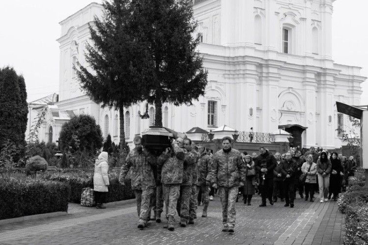 У Луцьку попрощалися з загиблим Захисником Романом Грицюком (Фото) 