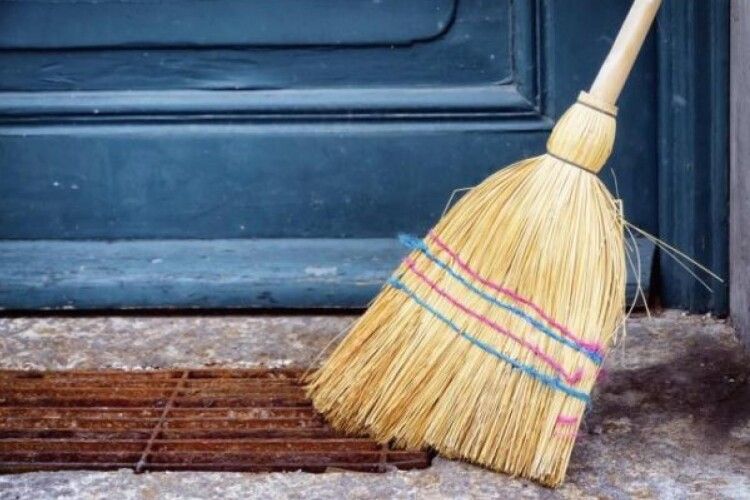 На Волині засудили жінку, яка побила чоловіка... віником