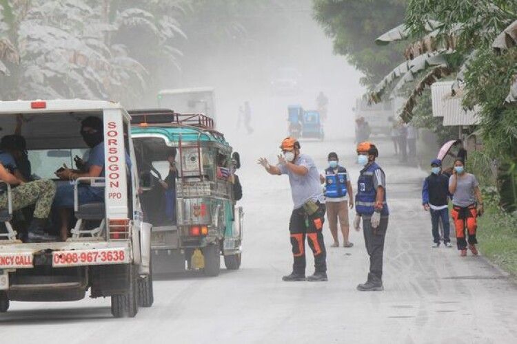 На Філіппінах прокинувся один із найактивніших вулканів: почалася евакуація