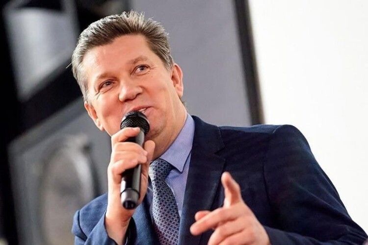 Ексміністр культури за 13 тисяч доларів сприяв виїзду чоловіків за кордон під виглядом музикантів