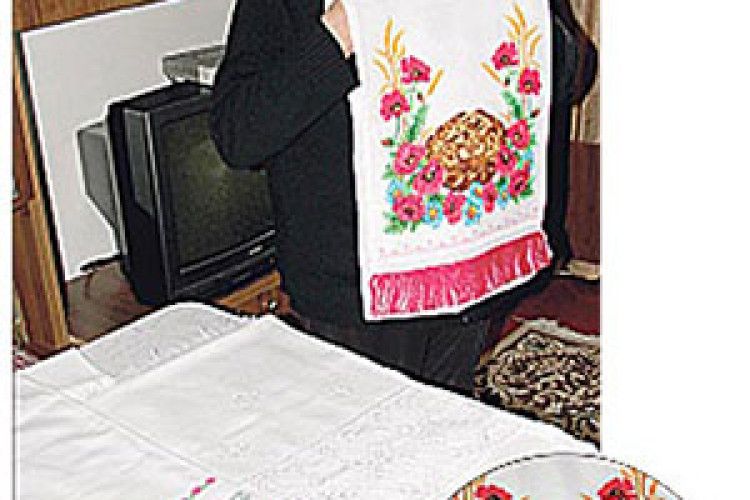 ВИЛИВАЮ ДУШУ В ХРЕСТИКИ НА БІЛІМ ПОЛОТНІ…