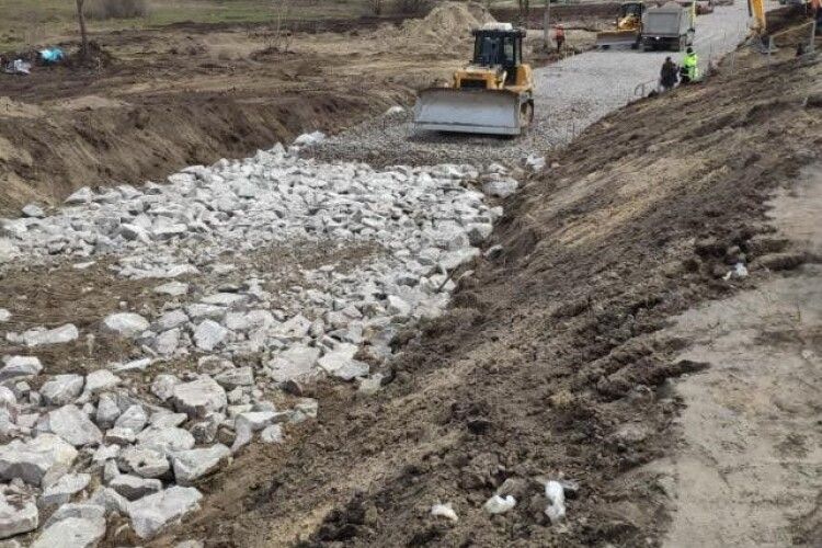 На Київщині за три дні розчистили 67 кілометрів траси до Житомира (Фото)