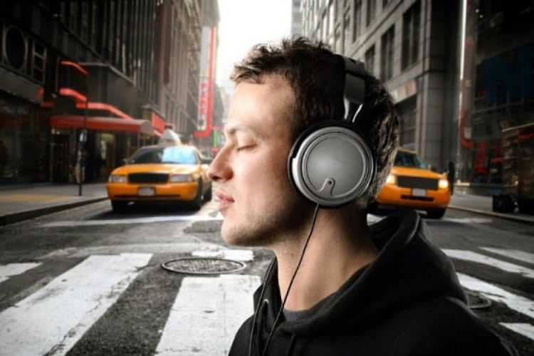 Навушники можуть довести до глухоти ціле покоління