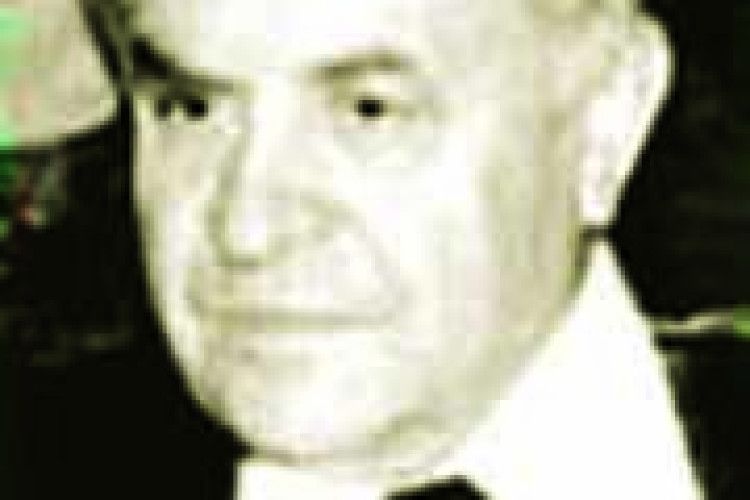 БІЛІ ТРОЯНДИ – ЯК СПОМИН ПРО ПОЕТА