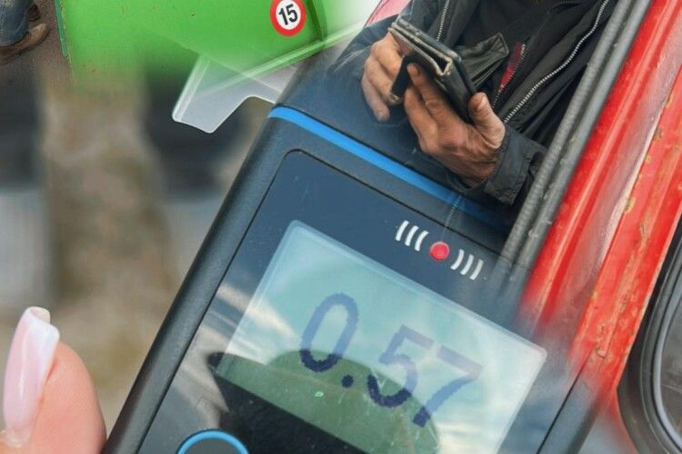 На Волині водій випив 100 грамів горілки – і сів за кермо трактора