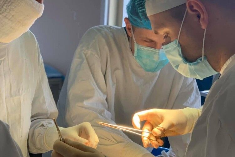 Кінцівки вже синіли: ковельські хірурги врятували волинянину ногу від ампутації