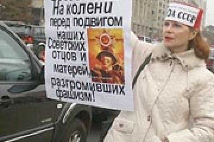 МИНУЛЕ НАМ БОЛИТЬ ЗАБУТТЯМ