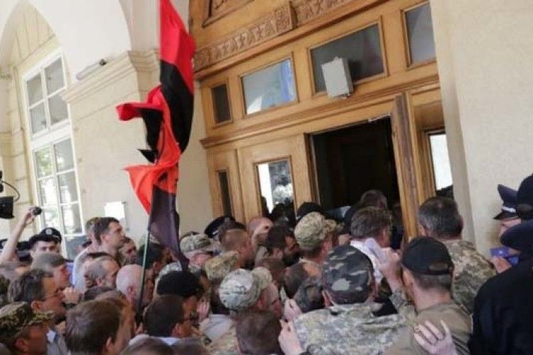 «Подайте на хліб»: у Вінниці проходить «тарифний мітинг»