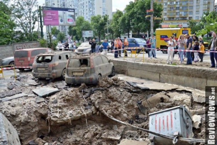 Посеред Києва – кількадесятметровий фонтан (фото)