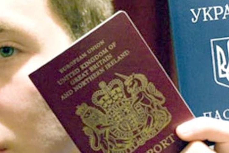 «Другий паспорт потрібен лише хапугам, які хочуть утекти за кордон»