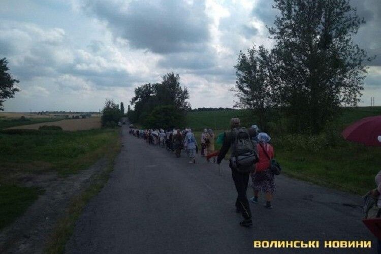 Жителі села на Волині не дозволили таборуватися прочанам Московського патріархату (Фото, відео)