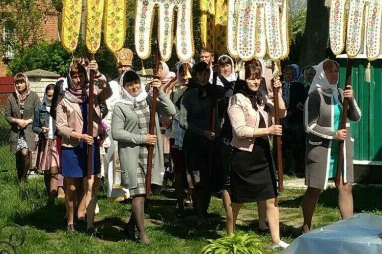 Як у  селі Верхи на Камінь-Каширщині пошанували жінок, матерів