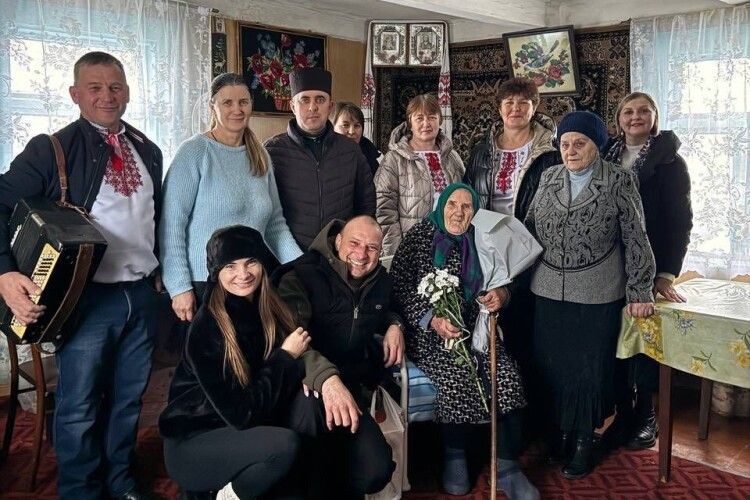 У громаді на Волині довгожительку привітали з ювілеєм