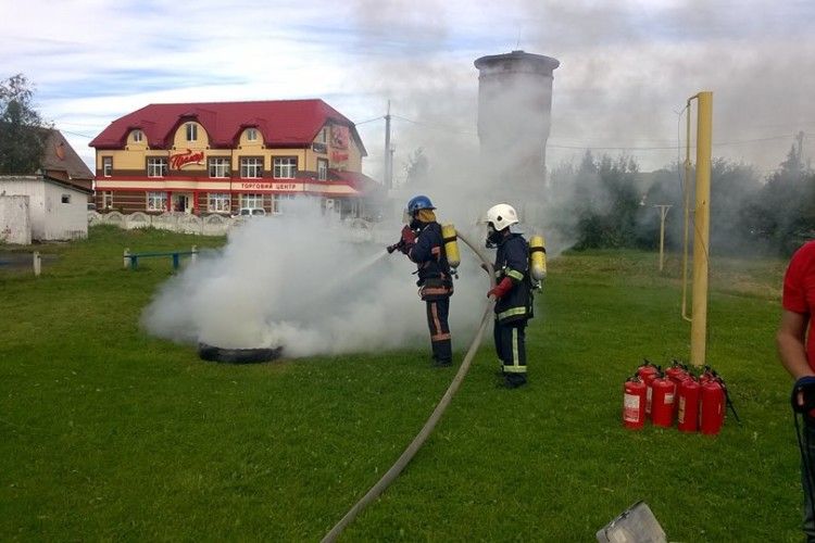 Рокитнівські пожежники гасили в медучилищі (фото)