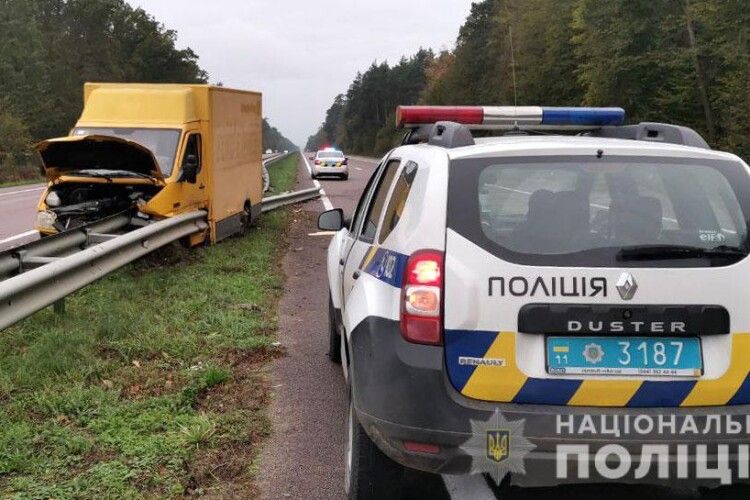 На автодорозі «Устилуг-Луцьк-Рівне» у моторошній ДТП загинув водій «Mercedes Sprinter» (Фото)