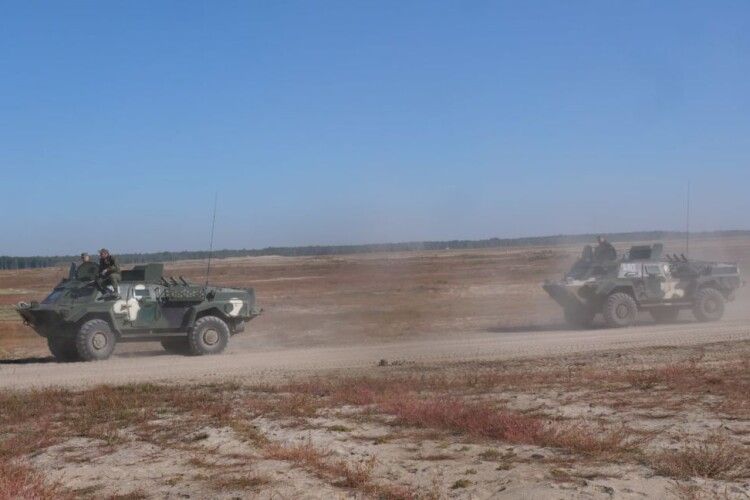 росіяни у білорусі перетягують свою техніку ближче до кордону з Україною: що відомо