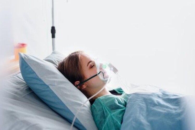 В Україні протягом доби померла максимальна від початку пандемії кількість пацієнтів із COVID-19