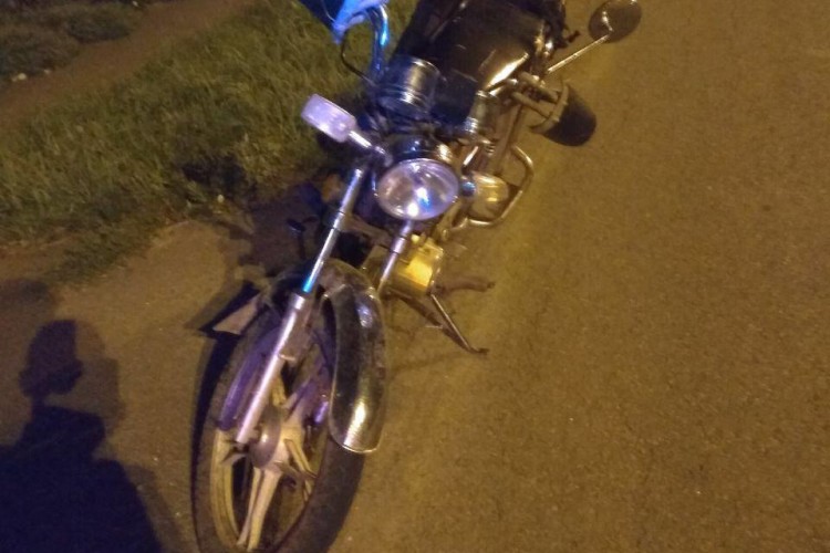 Рівненські поліцейські зупинили п’яного мотоцикліста, а затримали агресивного пасажира