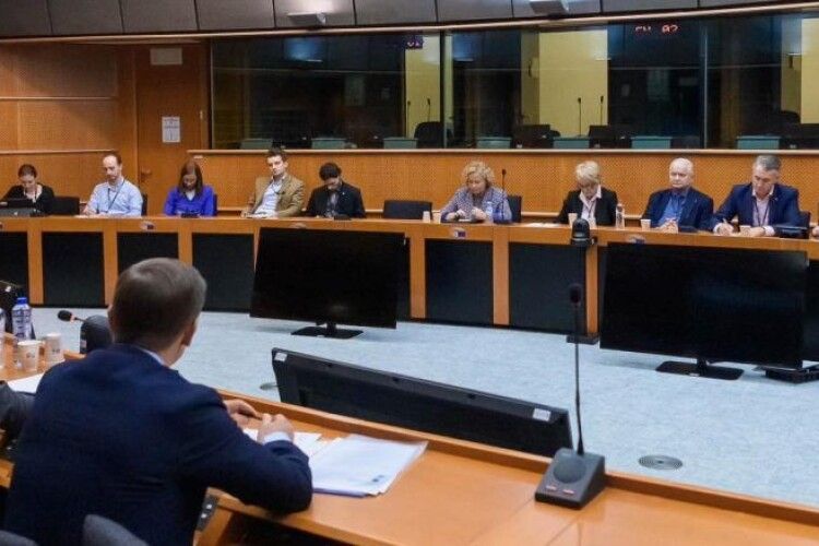 Порошенко на зустрічі з депутатами Європарламенту: Україні потрібне повноцінне членство в ЄС, а не другорядні варіанти