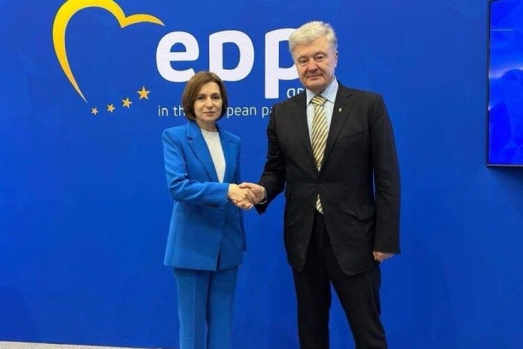Анонімні телеграм-канали поширили російський фейк проти Порошенка, який давно спростувала президентка Молдови 